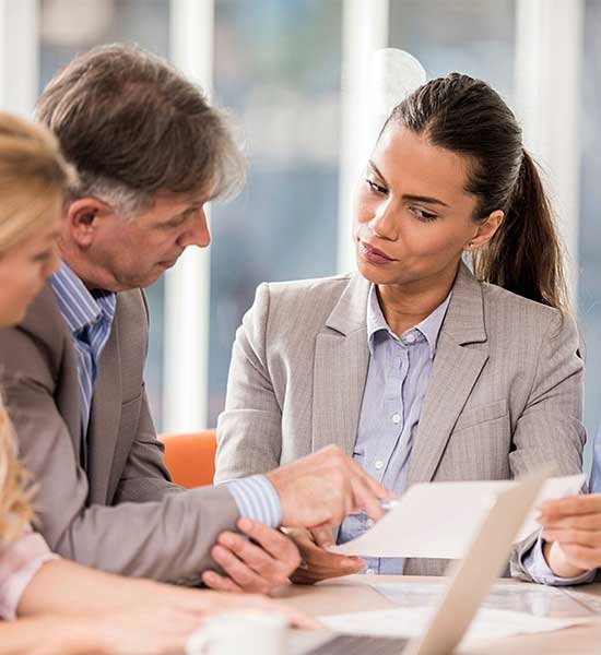 Consulente che accompagna un progetto di finanziamento